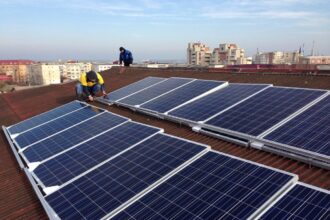 a fost adoptata legea prosumatorilor romanii pot folosi energia produsa acasa pentru alte locuinte 68ef78499782d