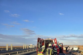 accident grav pe autostrada a1 in arad intre un tir si un microbuz 69045f0b8f0b1