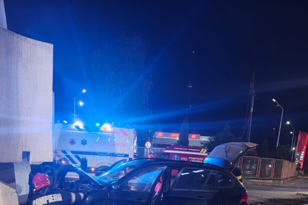 accident in botosani doi raniti dupa ce masina a ajuns in mijlocul sensului giratoriu 68f06c1a0cf9b