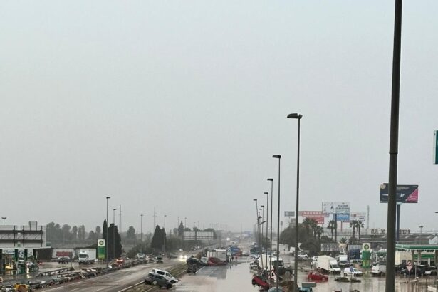 alerta maxima in zona valencia din cauza ploilor torentiale 68ed2047432d4