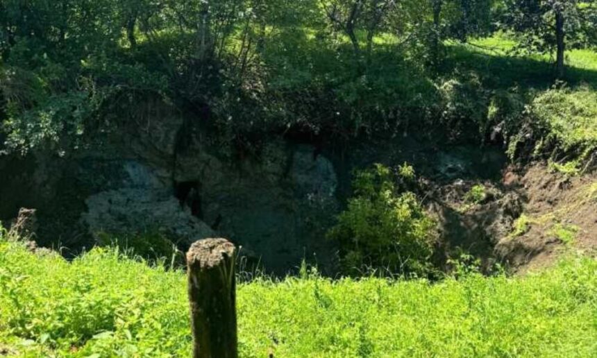 au inceput lucrarile de stabilizare a terenului prabusit in zona fostei mine de sare din costiui maramures 68eb7a69effd3