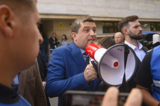 aur ii da testul motiunii ministrului economiei radu miruta de ce a retras pot semnaturi de pe textul motiunii 68ec90addba05