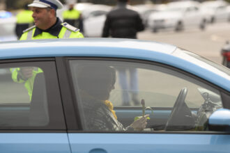 botosani politisti rutieri cercetati de ofiterii anticoruptie unul din ei se afla sub control judiciar 68e8e6b503c35