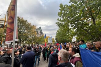 calin georgescu asteptat de sute de sustinatori la sediul politiei buftea 68ee01d48a86f