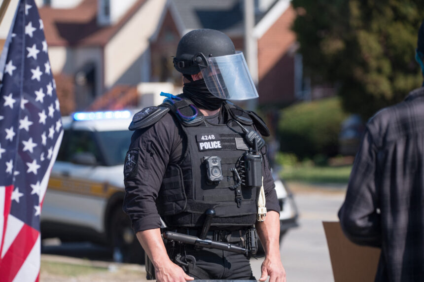 camere video corporale pentru agentii federali de imigrare din chicago masura are ca scop verificarea lor in respectarea reglementarilor privind interactiunile cu protestatarii 68f3380a57ef5