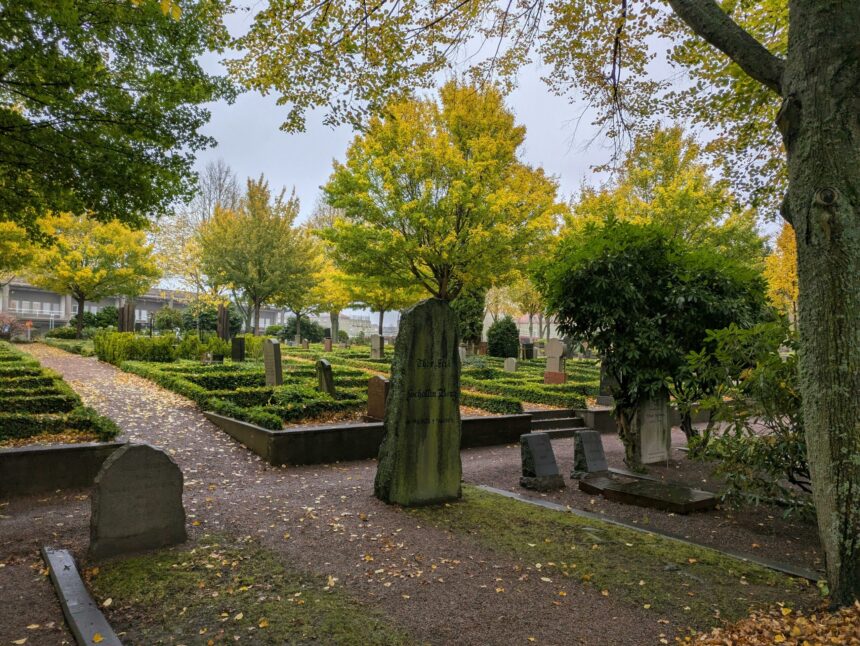 cimitir devastat in italia hotii romani abandoneaza sute de kilograme de obiecte furate 6900ae8224478