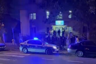 cine este tatal elevei care a amenintat un profesor cu un cutit intr o scoala din sectorul 5 68f0d32bcfdab