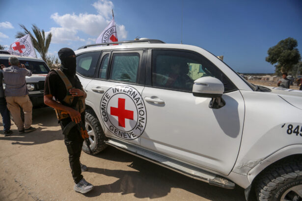 crucea rosie trimisa sa recupereze trupurile ostaticilor din gaza 68f7d795ae3b9