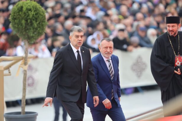 cum au aparut sorin grindeanu si marcel ciolacu la slujba de la catedrala nationala actualul si fostul sef al psd au venit separat 68fe07632d38c