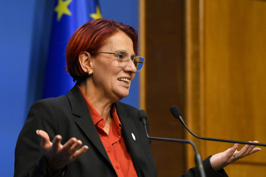 dogioiu il apara pe seful cancelariei de la guvern in scandalul listelor negre este o metafora 68e7a73f792e4