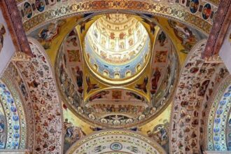 frumusetea care salveaza lumea vasile banescu despre sfintirea iconografiei catedralei ceea ce ne salveaza din cenusiul cotidianului este frumusetea 68fce2e3224ec