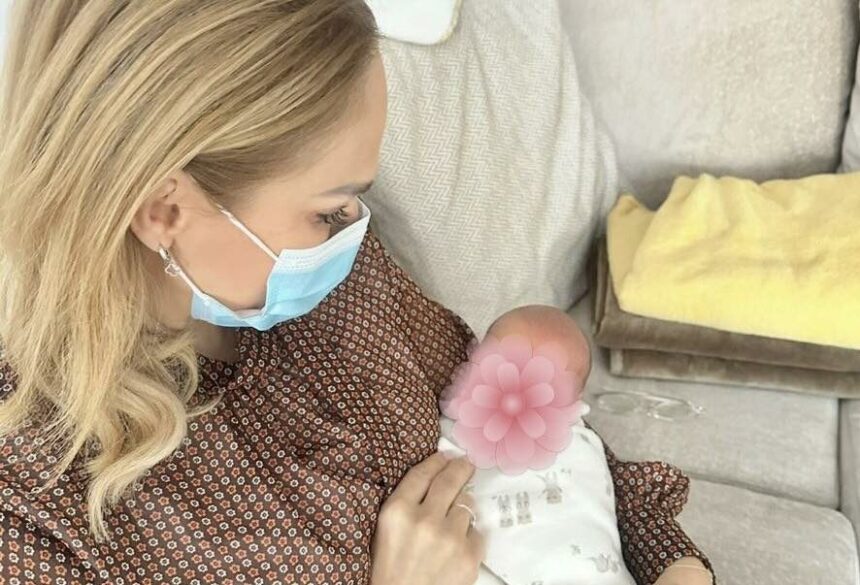 gabriela firea a devenit bunica pentru prima oara la 53 de ani zambetul copilului este ca o rugaciune catre dumnezeu 68f51db40de52