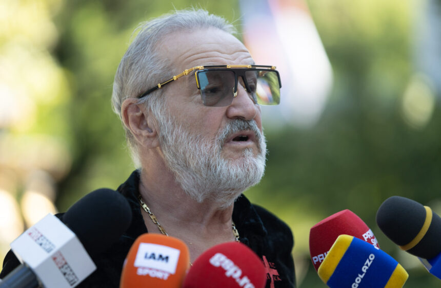 gigi becali a luat foc dupa ce azi noapte baza fcsb a fost invadata de aproape 1 000 de masini ce a ajuns baza mea poligon de curse 68eb90a579275