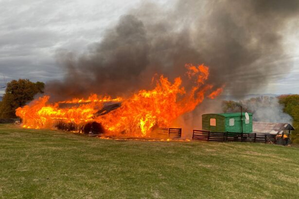 incendiu la o casa din baicoi judetul prahova o victima carbonizata a fost identificata 68ff120465113