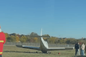 incident aviatic pe aeroportul baneasa un avion scoala a aterizat fortat iar trenul de aterizare s a rupt 69046268f06ee
