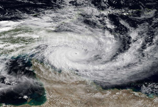 india zecii de mii de persoane au fost evacuate inainte de sosirea ciclonului montha 68ff29761fdb9