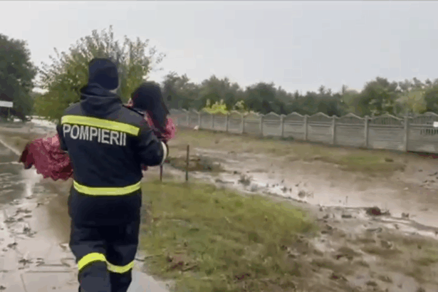 interventie de ultim moment o batrana salvata din calea apelor la silistea 68e636d2680e9