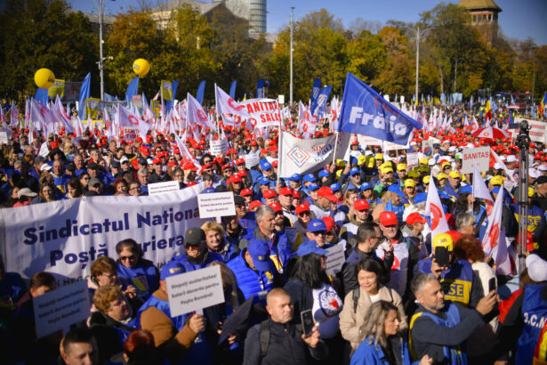 jandarmerie 30 40 de persoane care nu apartin mediului sindicalist la protestul din piata victoriei 6901ed456c3e6