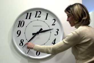 luna aceasta se schimba ora afla cand dormim cu o ora in plus 68e5142b6fd29