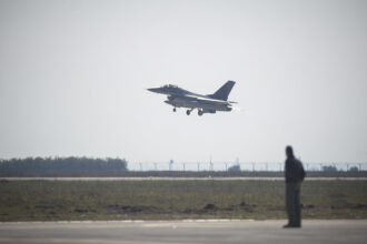 mapn inca o escadrila de aeronave f 16 fighting falcon executa misiuni de politie aeriana 68fbbf4c6b149