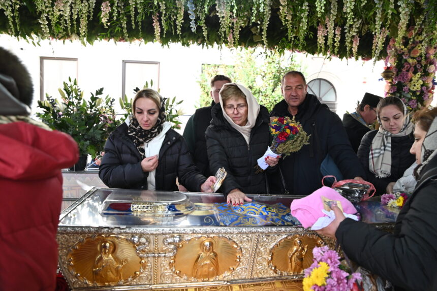 mare sarbatoare ortodoxa sfanta parascheva ocrotitoarea moldovei sarbatorita pe 14 octombrie traditii si obiceiuri 68edd26e5fe16