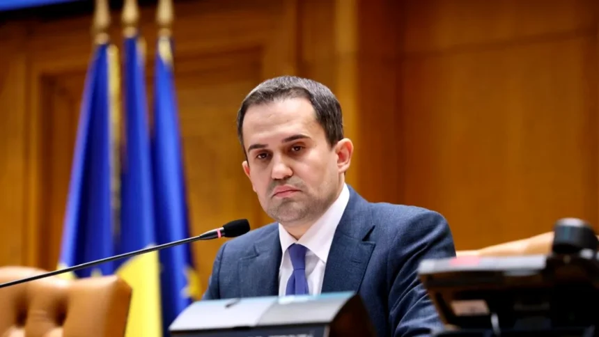 ministrul transporturilor ii ameninta pe sefii cfr cu demiterea daca nu pornesc trenurile ma vad nevoit sa solicit masuri impotriva ambilor 68f76d811e54e