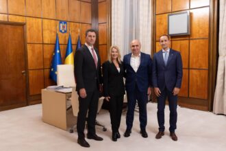 nadia comaneci si mihai covaliu au fost oaspetii premierului ilie bolojan 68ed518c24ffe