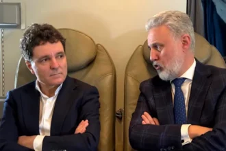 nicusor dan il face pe marius lazurca consilier pe securitate nationala initial il numise consilierul sau pe politica externa 690496a6d0717