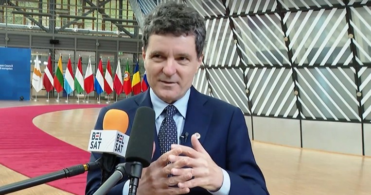 nicusor dan intrebat daca ne pregatim pentru un eventual razboi noi avem un razboi hibrid de aproximativ 10 ani 68f9efb75c362