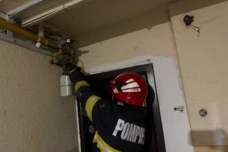 o scoala a fost evacuata in mioveni din cauza mirosului de gaz circa 275 de oameni evacuati 68fa66b5dbcba