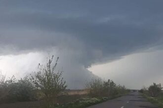 o tornada a facut prapad in nordul frantei sunt mai multe victime si macarale doborate 68f68bf880d10