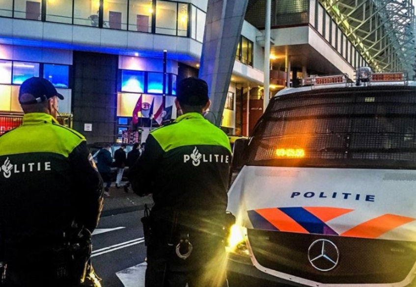 olanda aproximativ 180 de suporteri ai echipei napoli retinuti in eindhoven inainte de meciul cu psv 68f70fc6f2d38