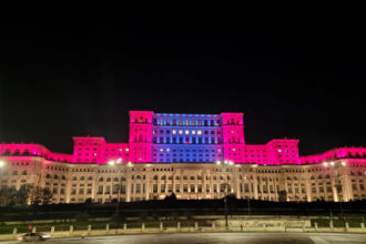 palatul parlamentului va fi iluminat in roz si bleu de ziua parintilor de ingeri 68ef65906a3b1
