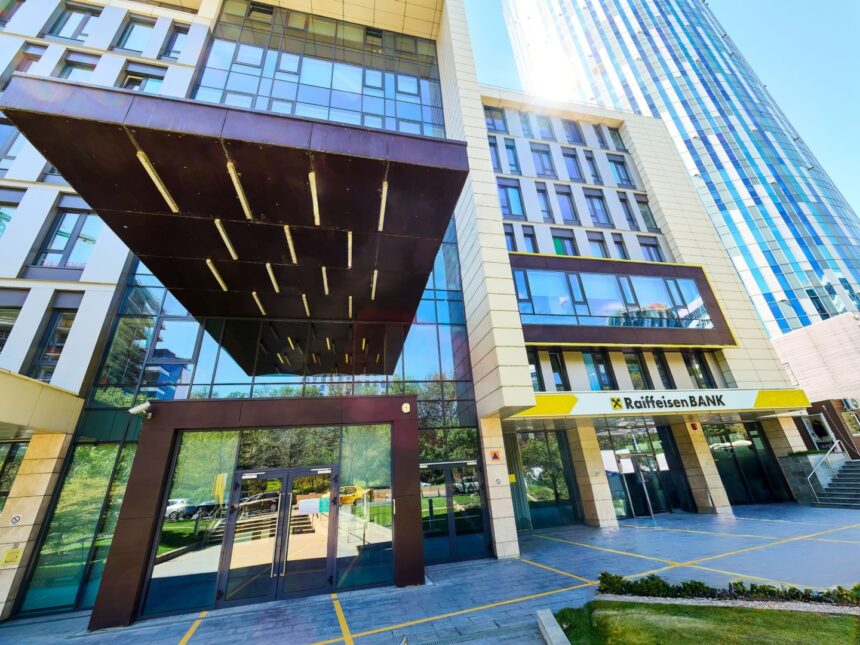 premiera pe piata din romania raiffeisen bank isi asigura o parte din creditele acordate populatiei printr o tranzactie in valoare de un miliard de euro cu munich re 68ee8c76b2ef3