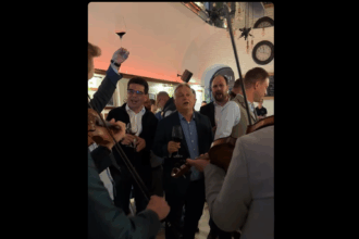 premierul ungariei viktor orban sufletul petrecerii de la cluj si a facut incalzirea inainte de congresul udmr 68e8aee3a591c