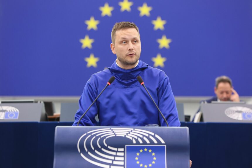 primul discurs al unui lider al groenlandei in fata parlamentului european premierul groenlandei doreste sa consolideze relatiile cu ue in ciuda amenintarilor lui trump 68e669113fcfc