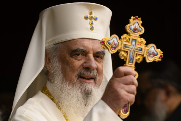 racla cu moastele sfantului apostol andrei a fost sfintita de patriarhul daniel 68fa22c1a6924