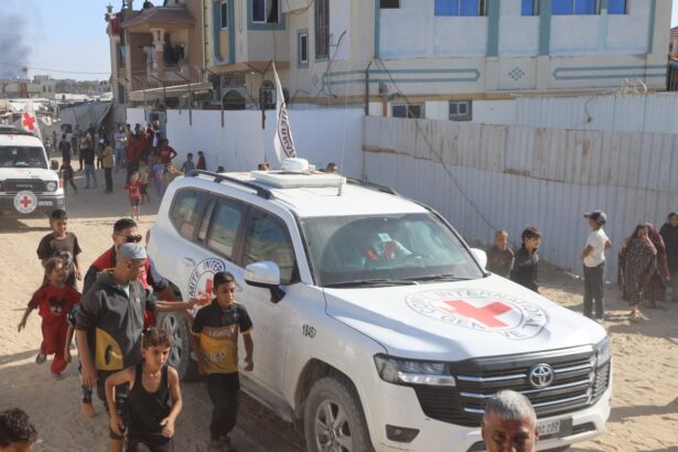 red cross accompanies hamas in search for bodies of israeli hostages in gaza 68ffd8bde75c4