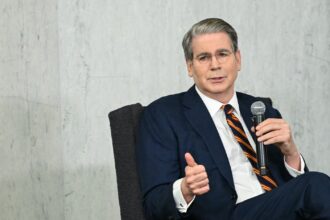 secretarul trezoreriei americane china incearca sa faca rau economiei globale vor sa i traga pe toti ceilalti in jos cu ei 68ee31d7994b7