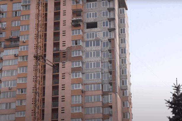 un bloc rezidential din kiev lovit de o racheta rusa la inceputul razboiului a fost complet restaurat 68f26514b3df2