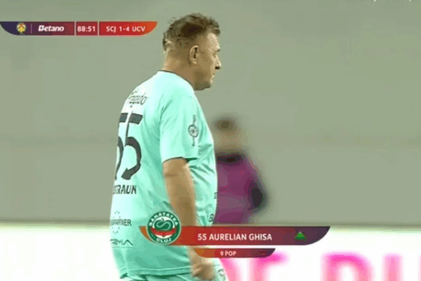 un jucator de 61 de ani a intrat pe teren in meciul universitatea craiova sanatatea cluj din cupa romaniei 6902747e973ab