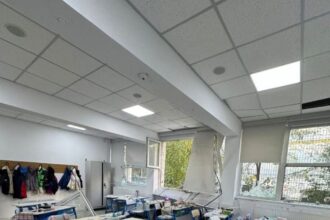 un liceu din proximitatea exploziei din capitala a fost puternic afectat imagini din salile de clasa 10 copii raniti 68f217bdadade