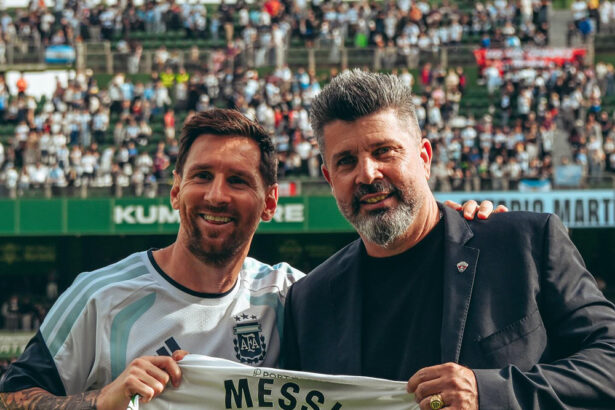 30 000 de spectatori prezenti la antrenamentul nationalei de fotbal a argentinei messi omagiat de clubul elche cf 6915ea35dac36