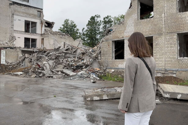 a reconstrui in mijlocul ruinelor 6913346d7fb0b