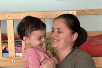 abandonat in maternitate un bebelus a fost adoptat de o familie din sibiu care mai are 5 copii doar cand este saracie vezi cu adevarat ajutorul lui dumnezeu 6914c5c304c72