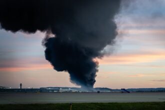 air safety officials to investigate deadly ups cargo plane crash near kentucky airport 690b5af431771