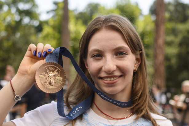 ana barbosu noul caz david popovici ce salariu va avea dupa ce a semnat cu dinamo 690c4f999deb6