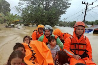 at least 460 killed in south east asia floods and landslides reports say 692ae18181f76
