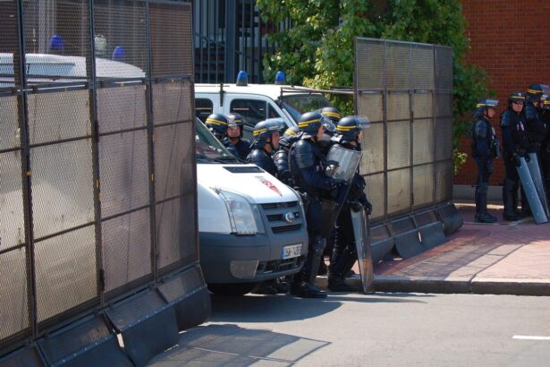 bataie generala intr un tribunal politistii au intervenit pentru a opri lupta la care participau zeci de tineri 6928865d4d62c