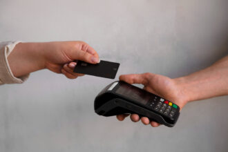 bnr peste 26 de milioane de carduri erau active in romania la finele lunii iunie 2025 cate atm uri existau 692c137fc042f